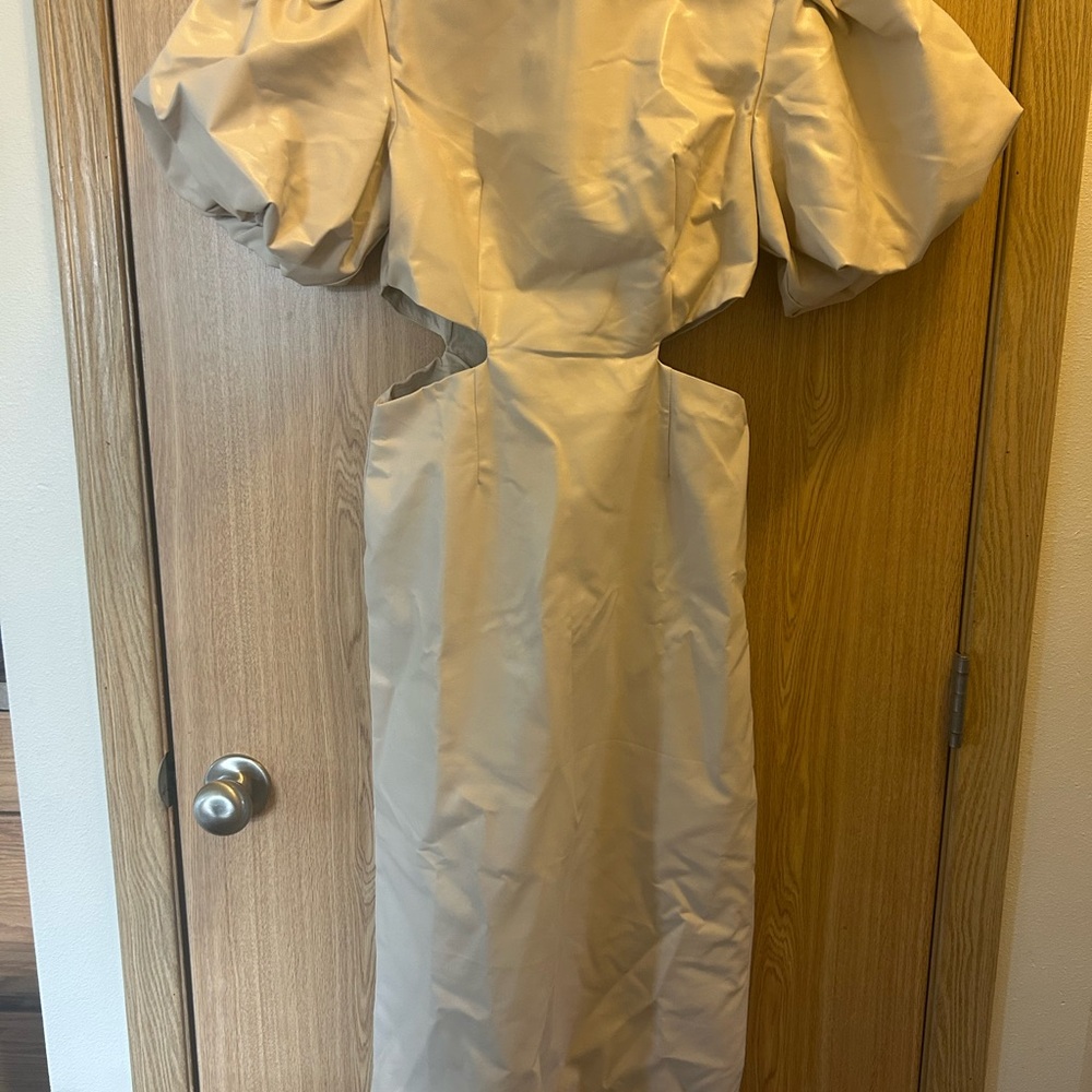 AUREUM White Puff Sleeve Gown for Wedding Guest